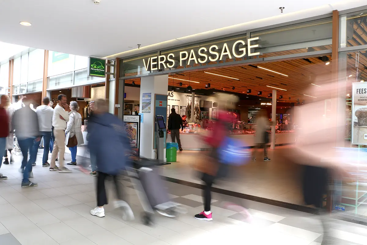 Verspassage in winkelcentrum Rokkeveen